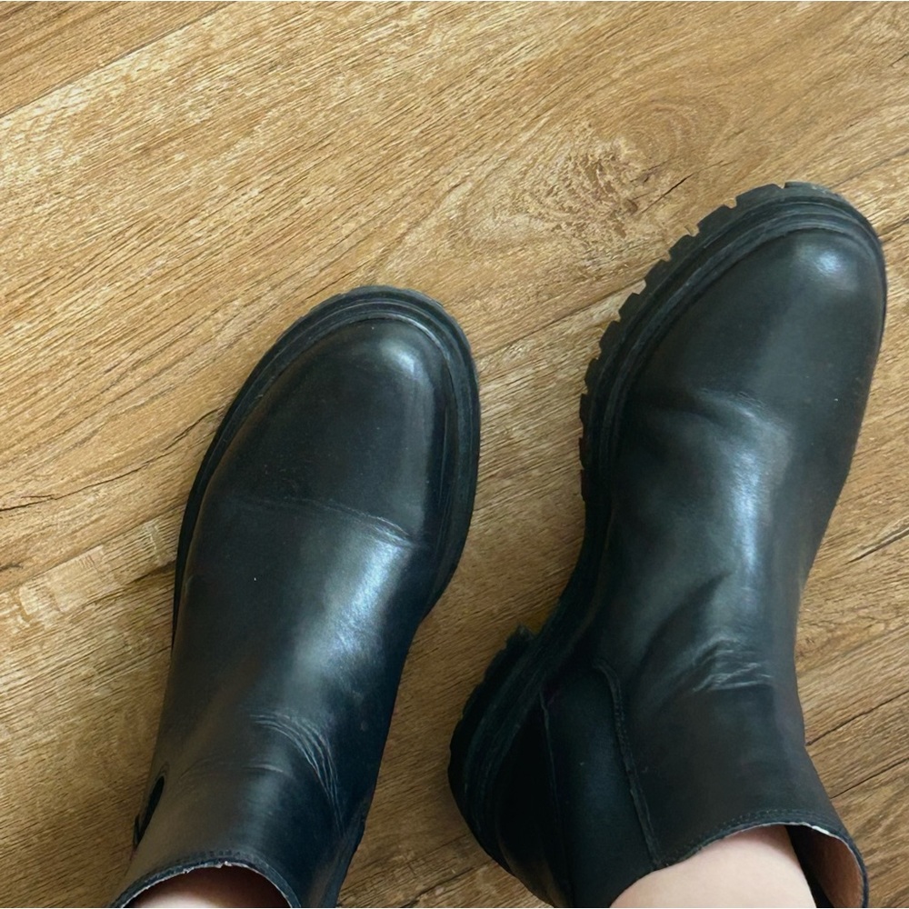Brand new. I only wore them out 2 times - Picture 1 of 2